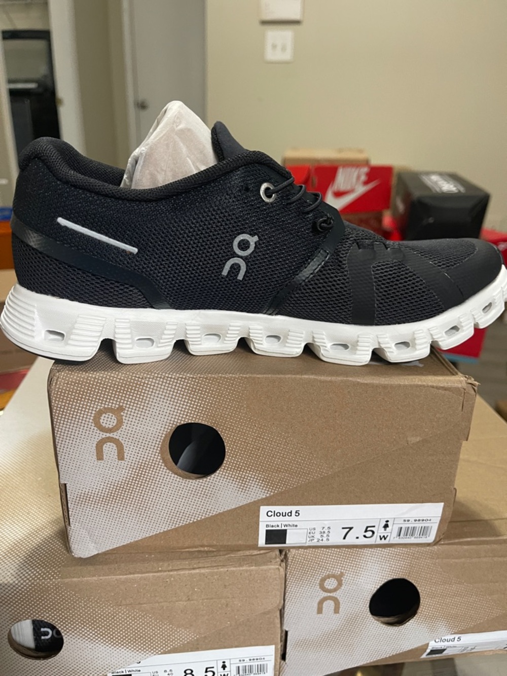 On Running Cloud 5 women’s Sneaker - Black/White - Picture 4 of 6